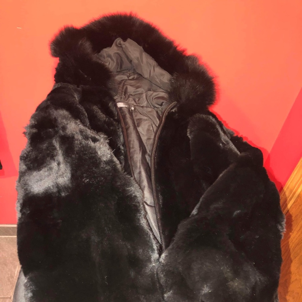 100% authentic Rabbit fur jacket for a kid like new…..